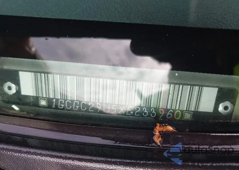 1999 Chevrolet Silverado 2500 z USA, uszkodzony, nr VIN 1GCGC29U5XE233960